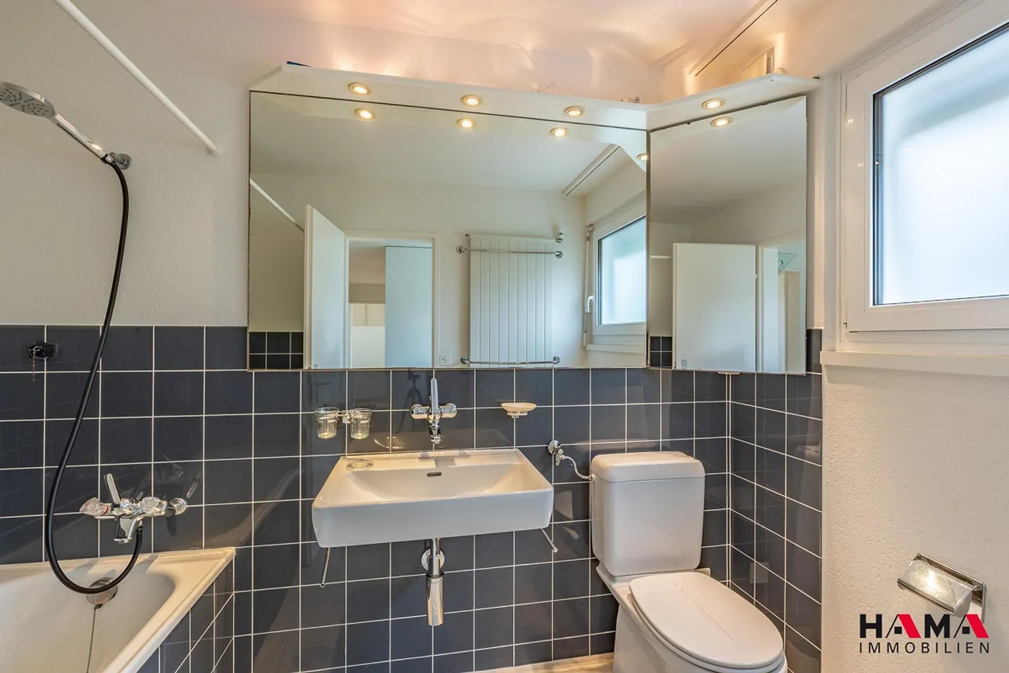 Spacious 6.5-room terrace house with sauna and pool in prime location - Photo 13 of 30