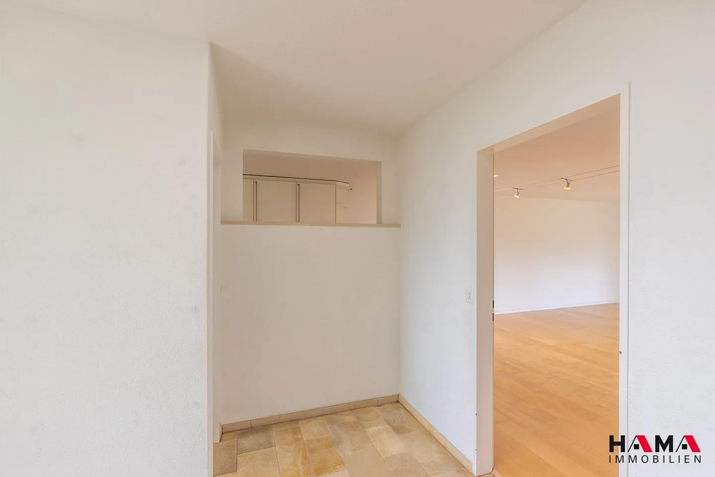 Spacious 6.5-room terrace house with sauna and pool in prime location - Photo 14 of 30