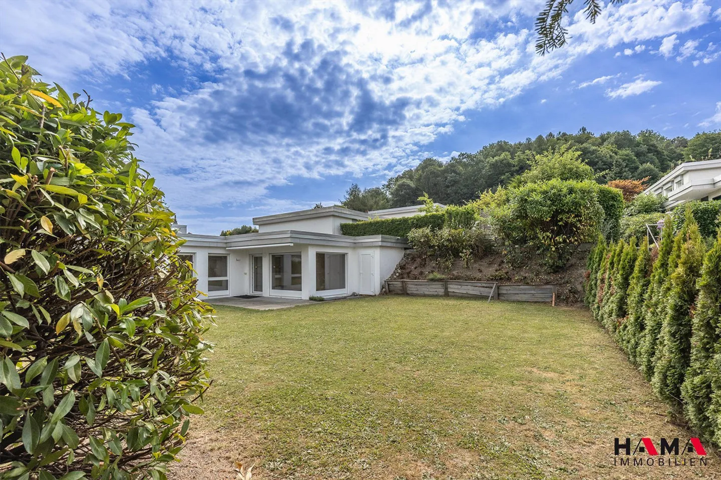 Spacious 6.5-room terrace house with sauna and pool in prime location - Photo 28 of 30