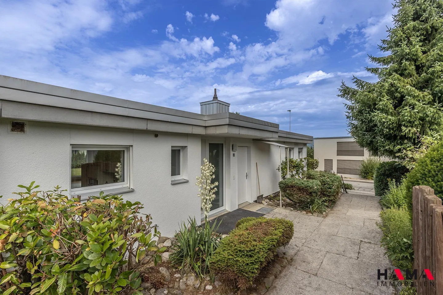 Spacious 6.5-room terrace house with sauna and pool in prime location - Photo 30 of 30