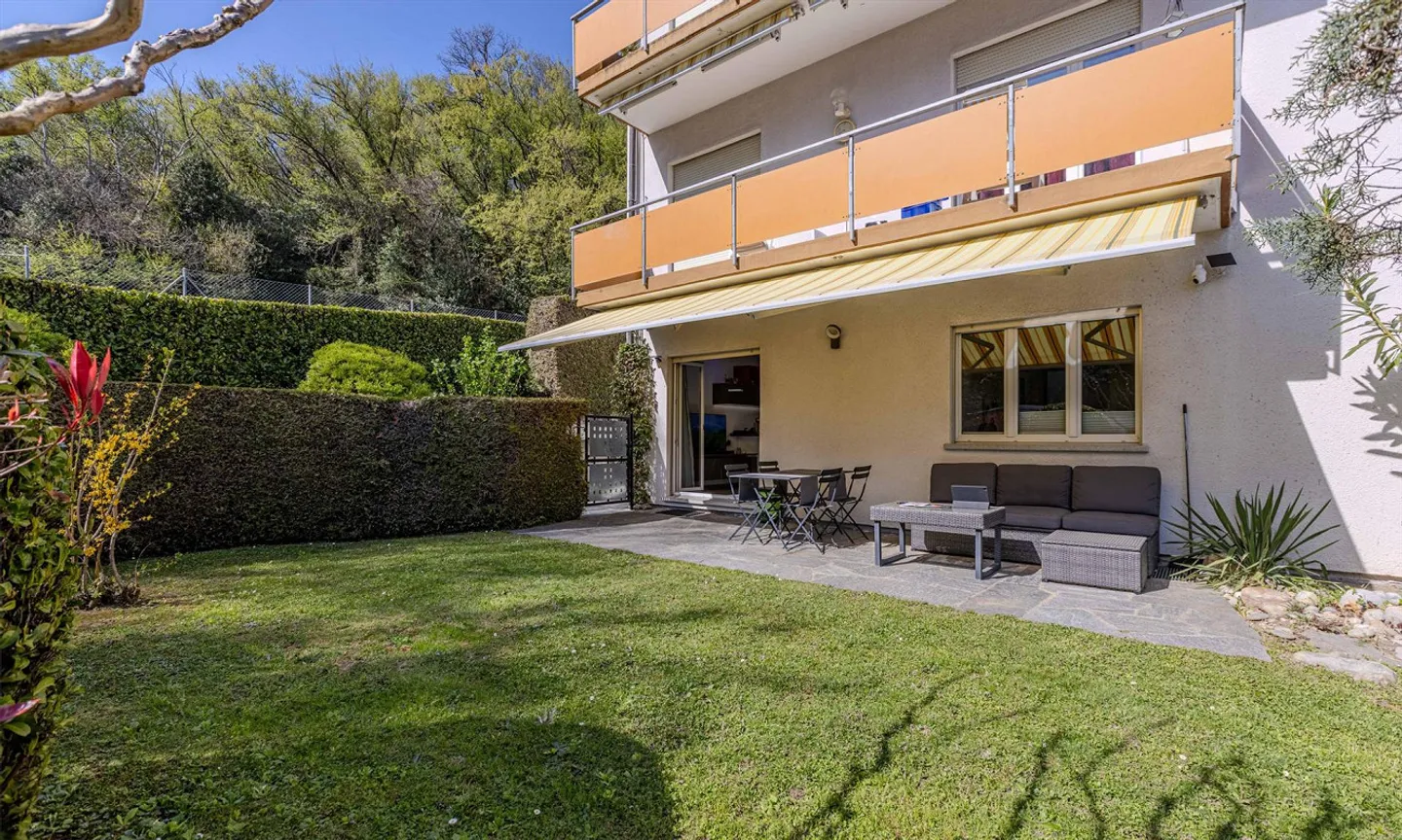LOCATION AVEC OPTION D'ACHAT - 3.5 PIÈCES COMME NEUF AVEC JARDIN À CARONA - Photo 2 sur 8