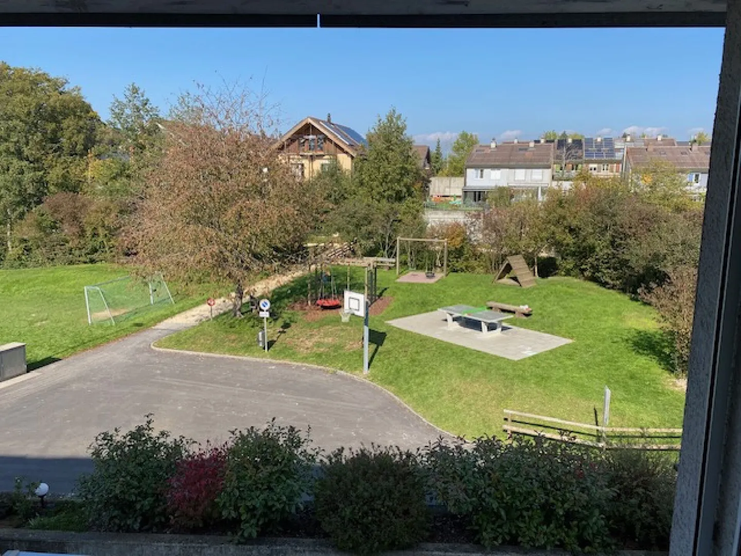 4.5 Zimmer Maisonette-Wohnung mit Reiheneinfamilienhaus-Charakter - Foto 10 von 27
