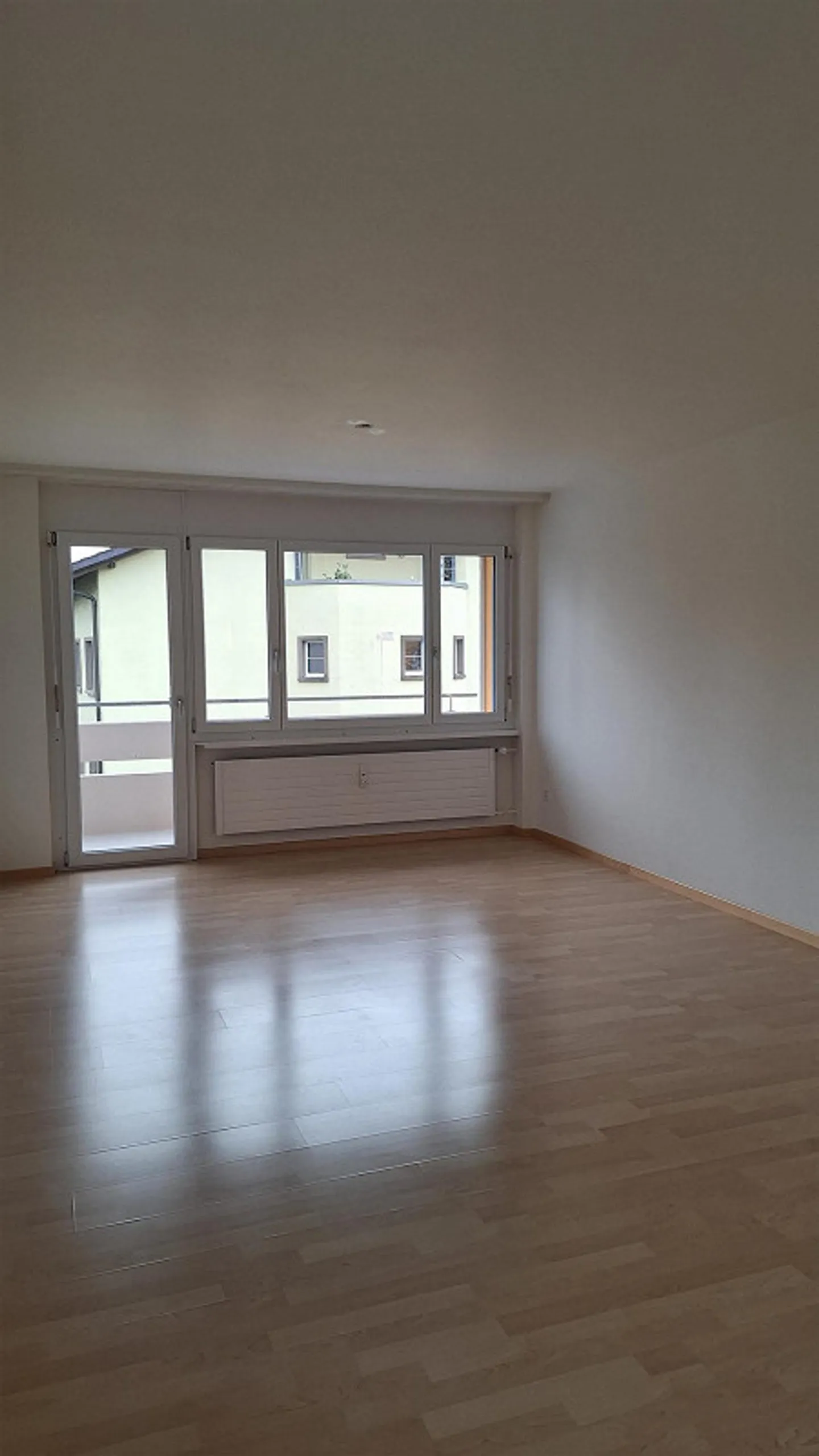 3.5-room apartment - large & light-flooded apartment in a quiet location - Photo 2 of 7