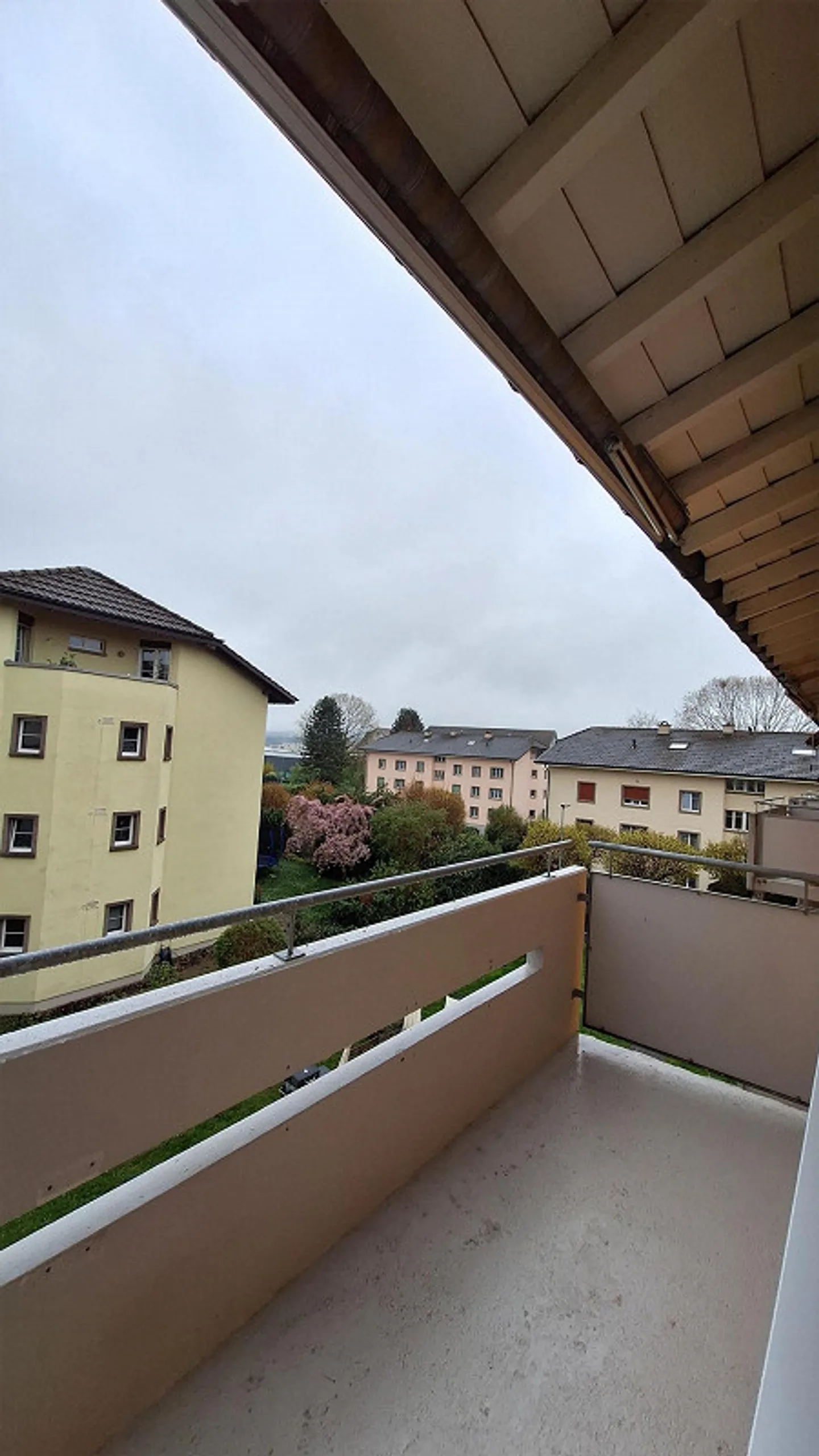 3.5-room apartment - large & light-flooded apartment in a quiet location - Photo 3 of 7