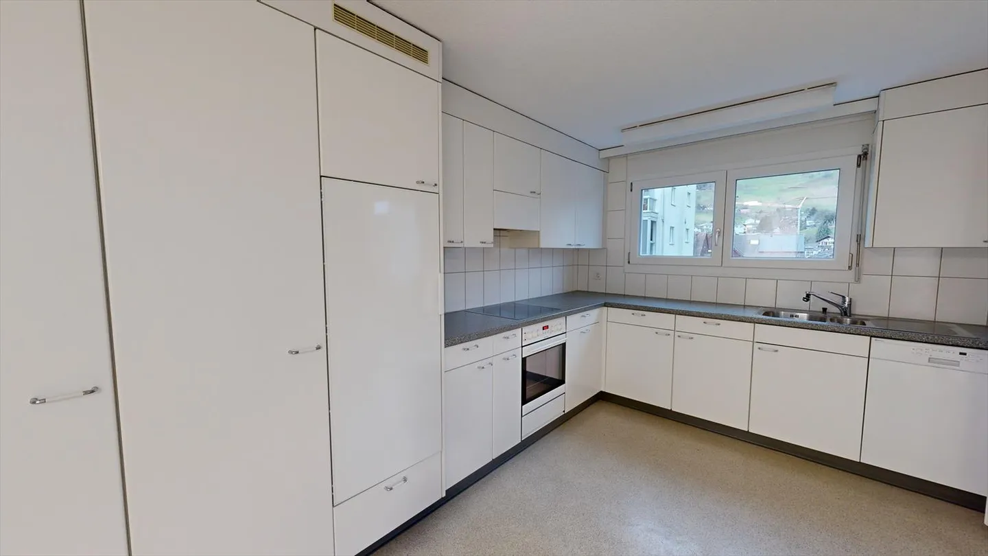 Ampio appartamento di 3,5 stanze - Foto 2 di 9