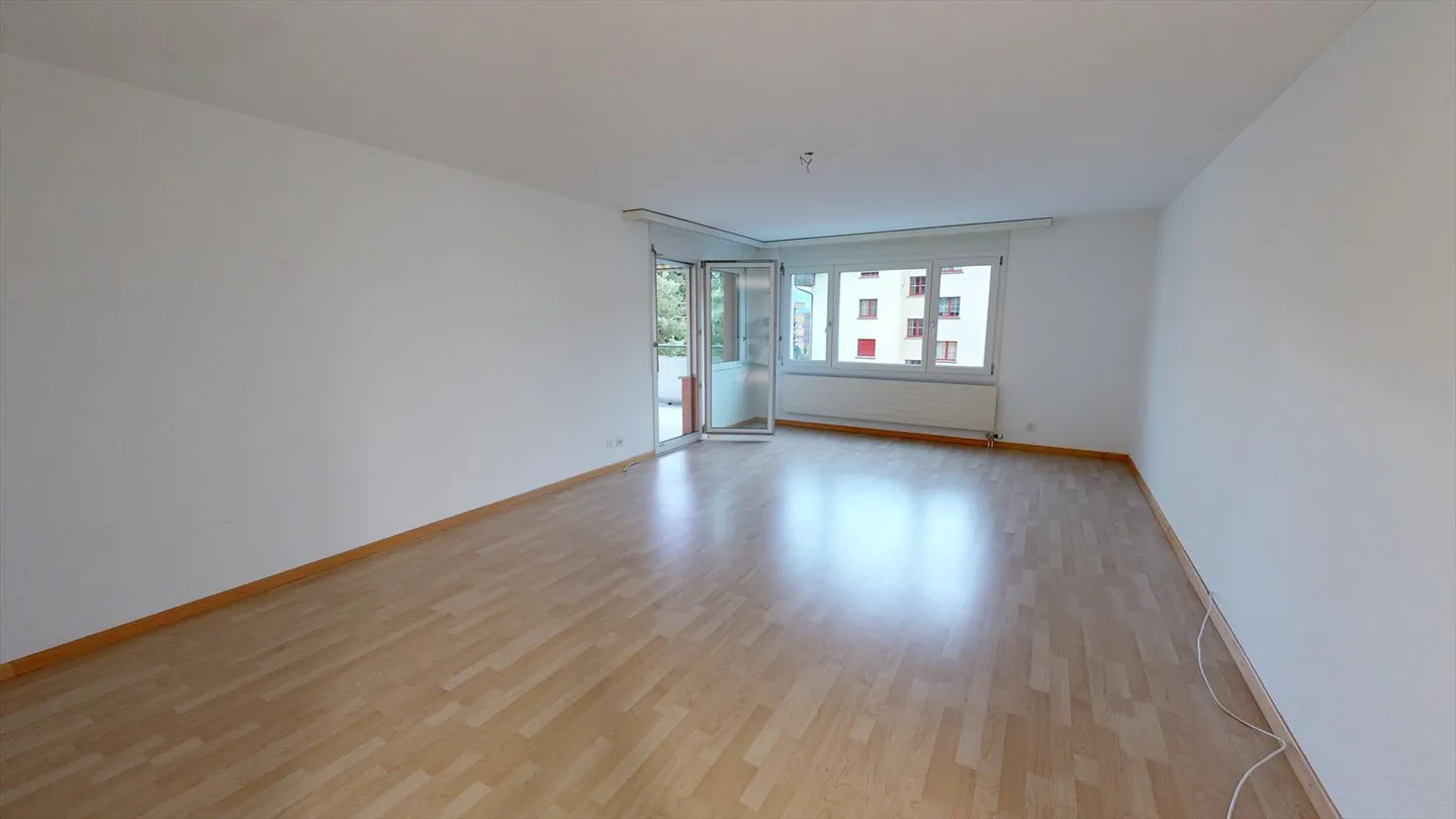 Ampio appartamento di 3,5 stanze - Foto 3 di 9