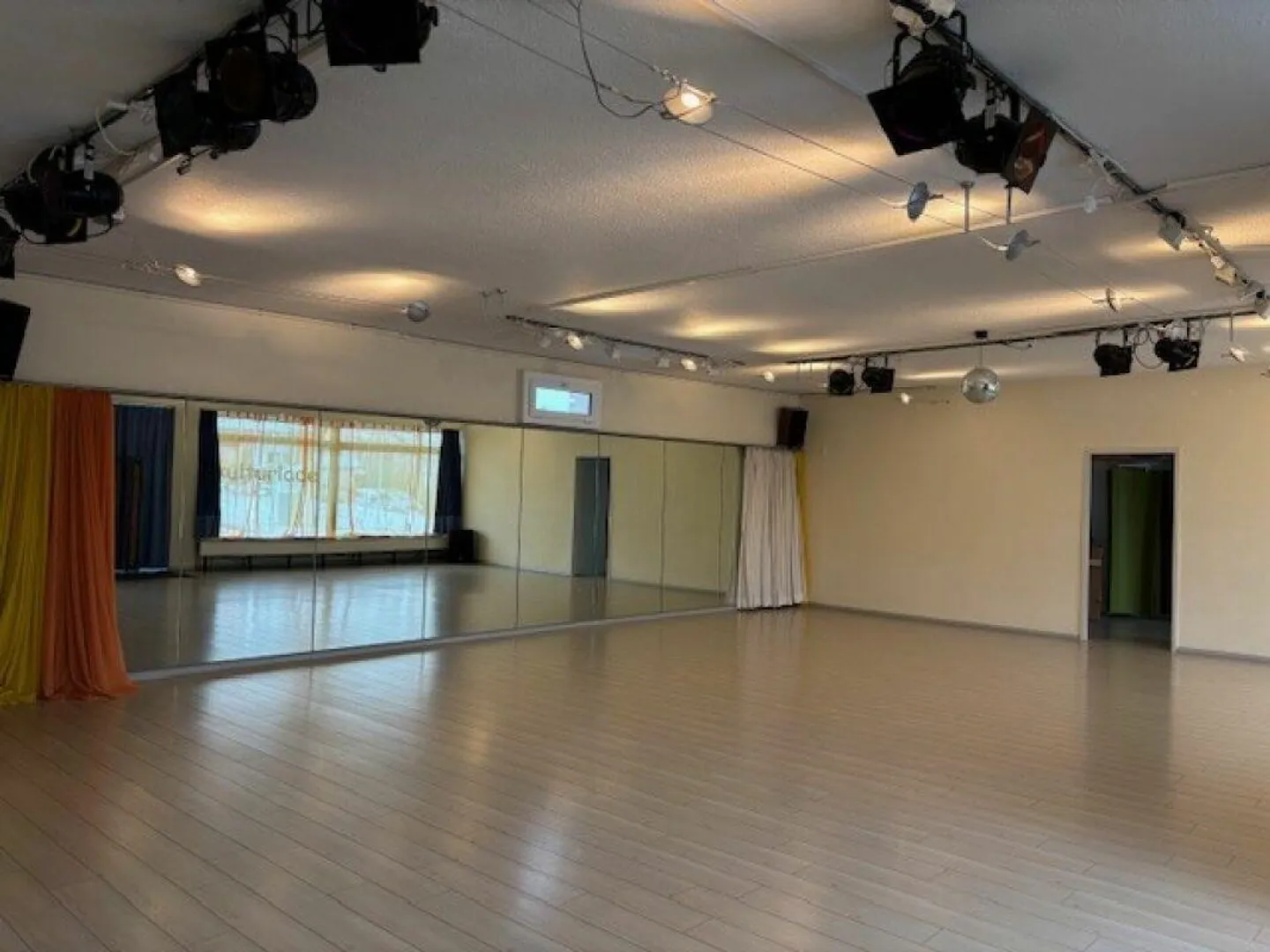 Versatile commercial space - Photo 2 of 6