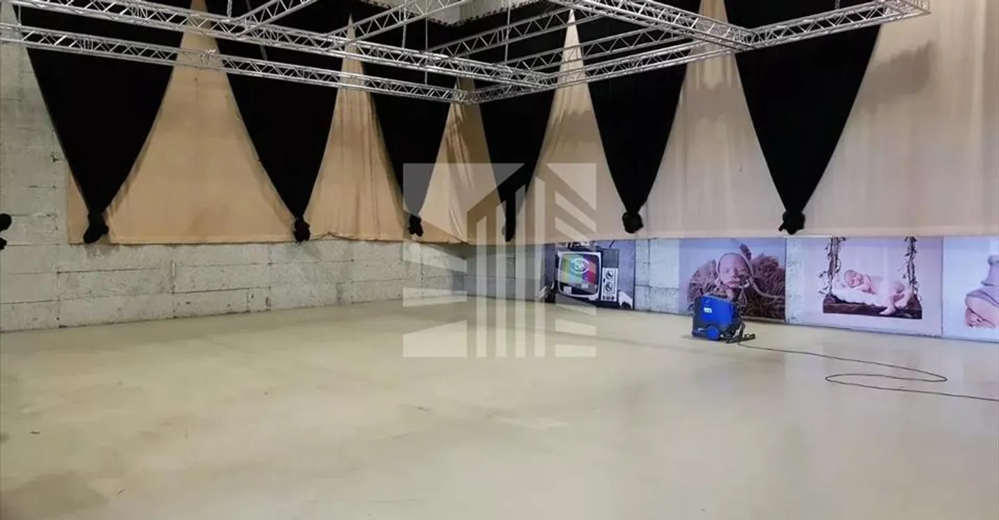 Edificio ad uso misto in affitto - Foto 3 di 13