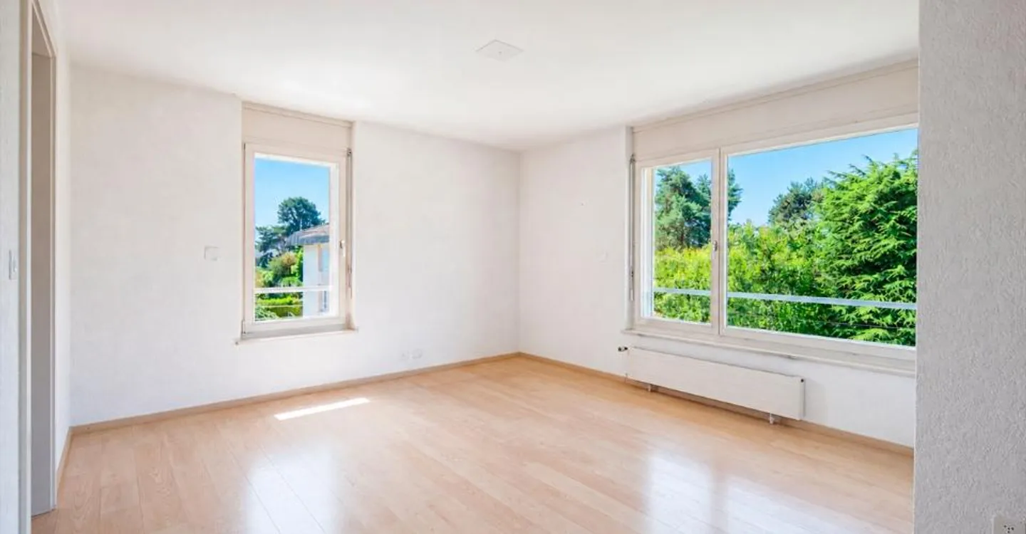 Geräumige 3,5 Zimmer mit großem Potenzial in einer gefragten Gegend - Foto 3 von 7