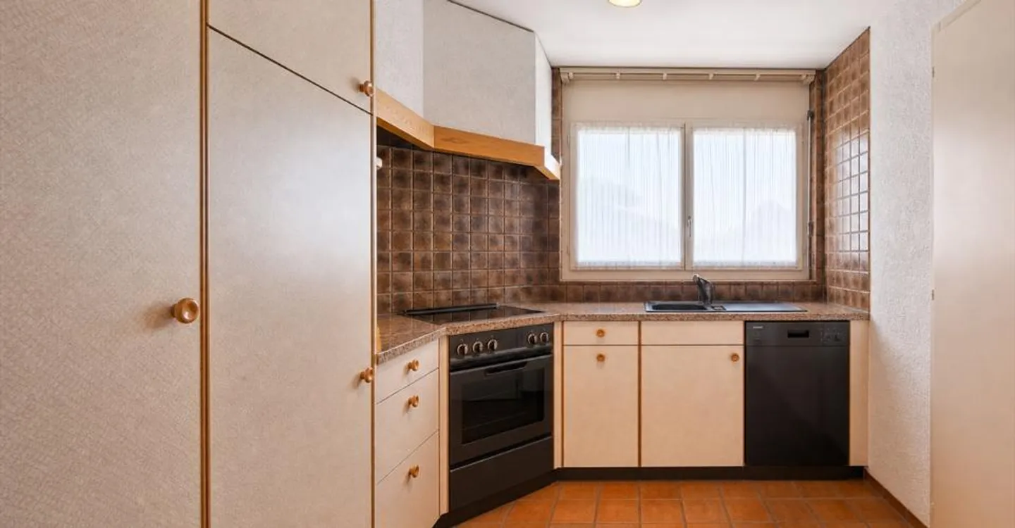 Geräumige 3,5 Zimmer mit großem Potenzial in einer gefragten Gegend - Foto 4 von 7