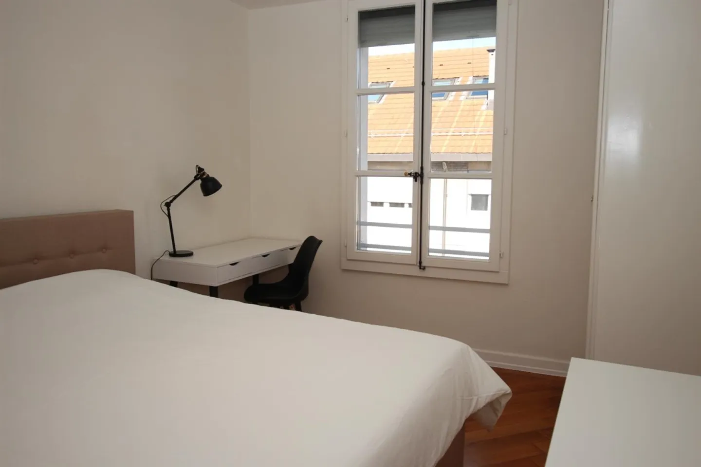 Charming Apartment Near Lake - Photo 2 of 4