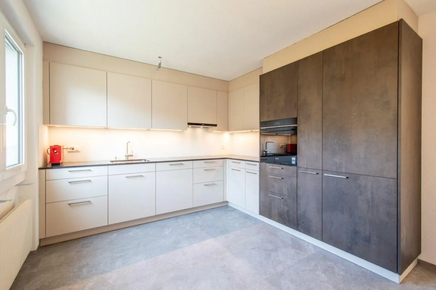 Well-maintained single-family house with outdoor area - Photo 2 of 21