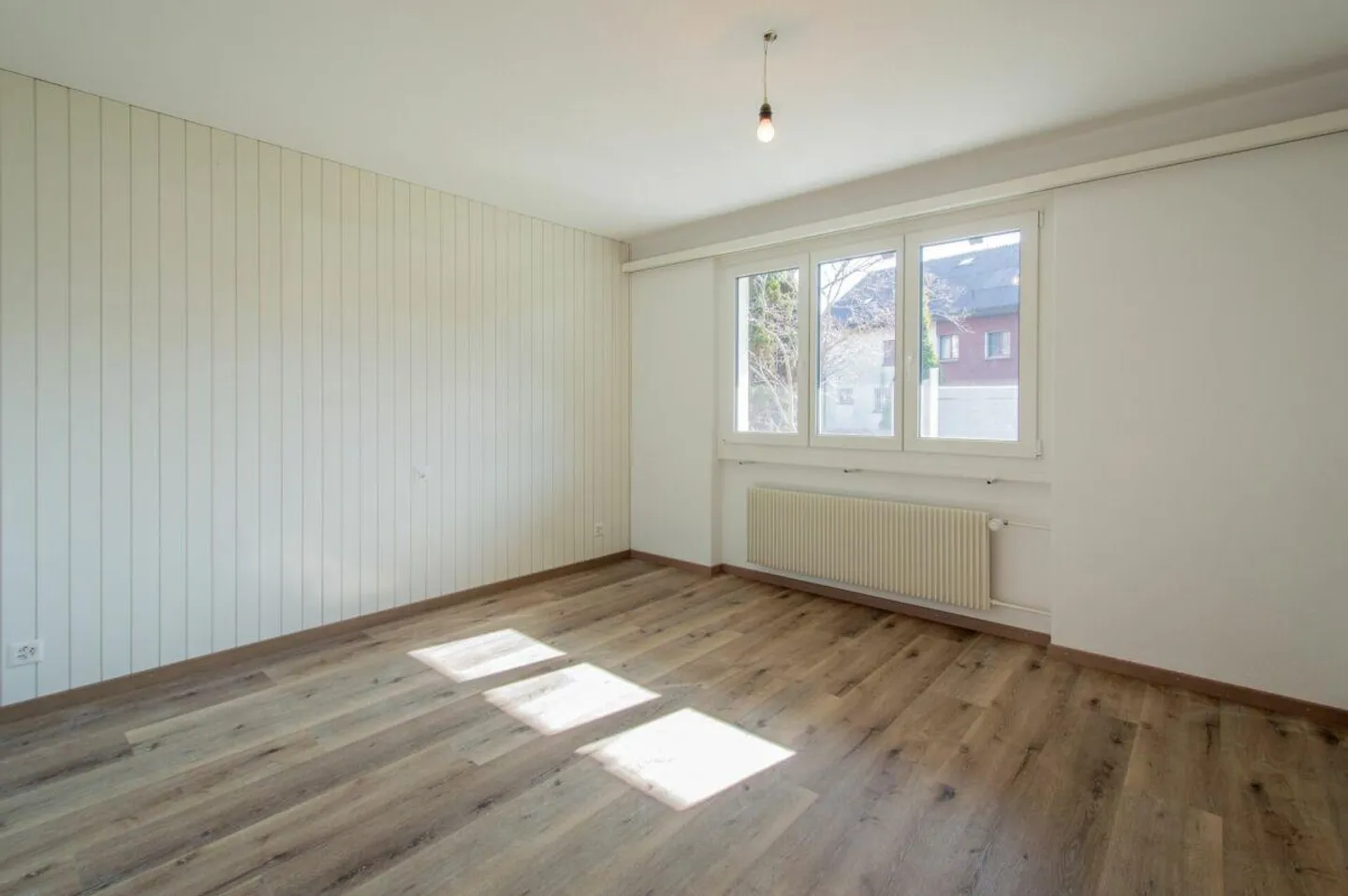 Well-maintained single-family house with outdoor area - Photo 7 of 21