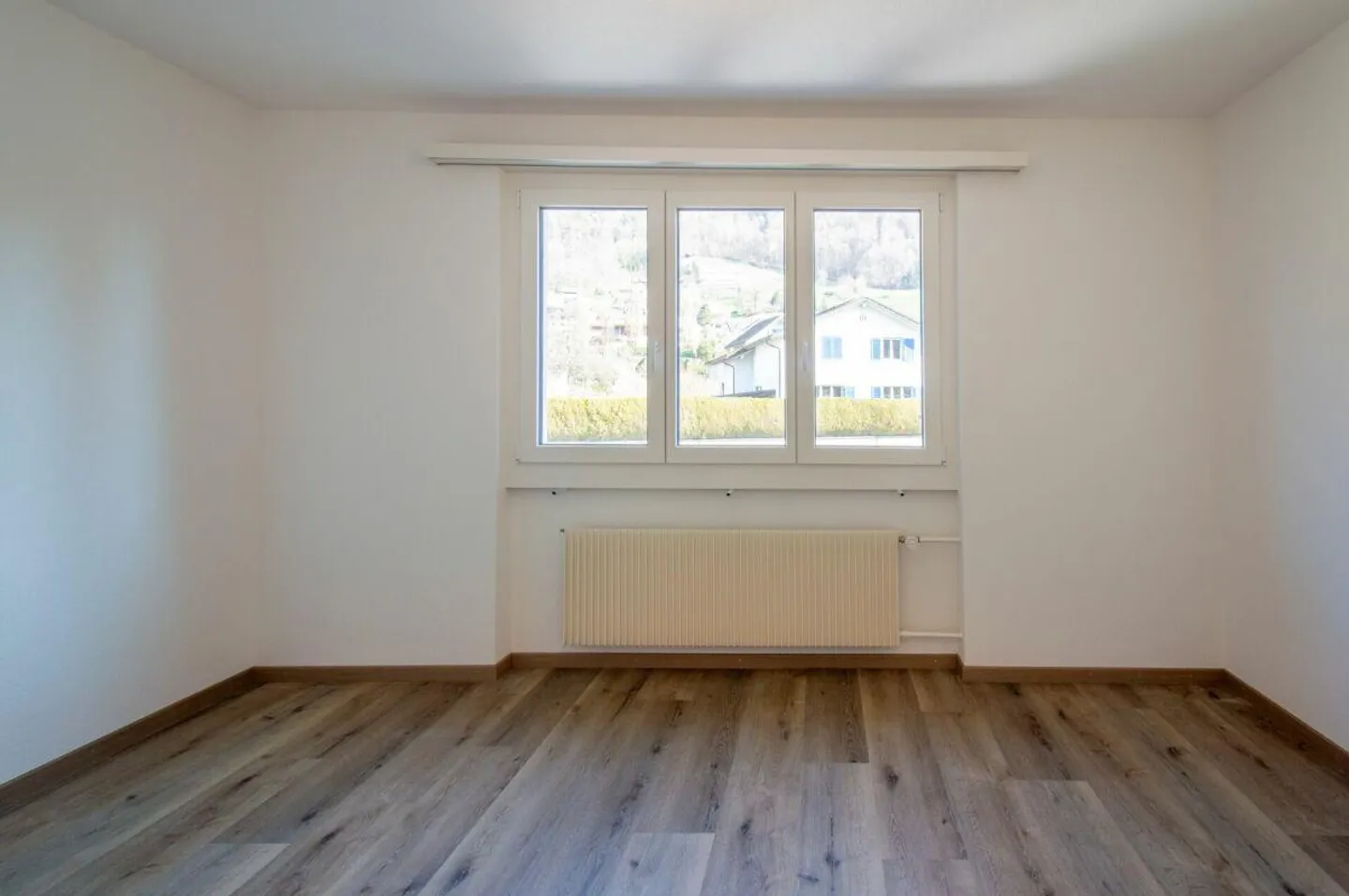 Well-maintained single-family house with outdoor area - Photo 9 of 21