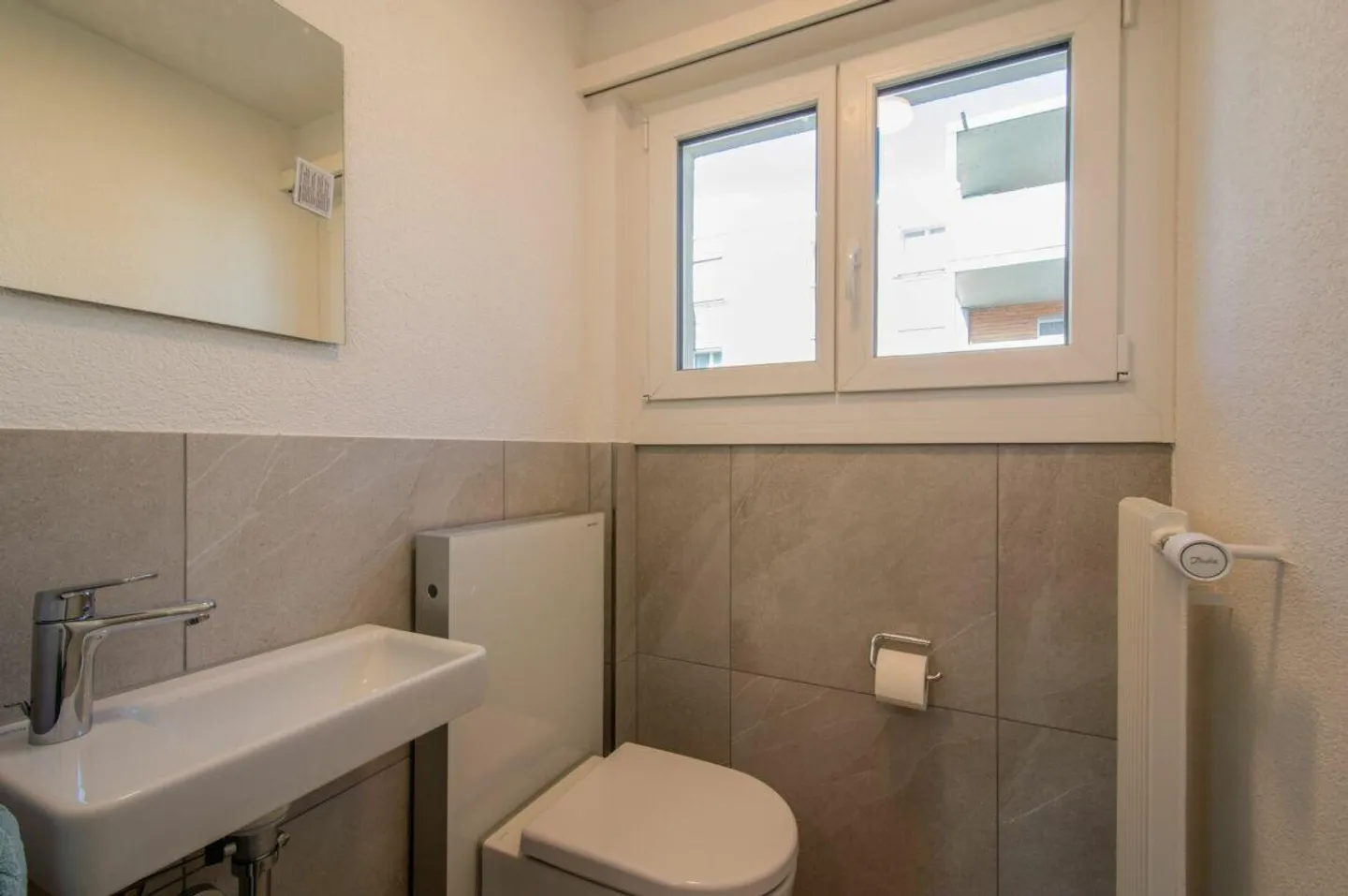 Well-maintained single-family house with outdoor area - Photo 11 of 21