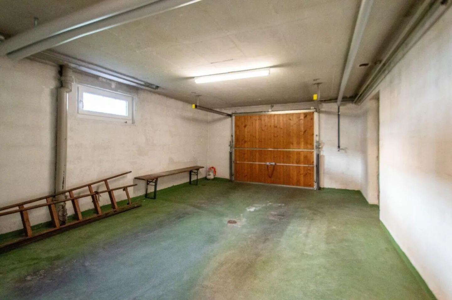 Well-maintained single-family house with outdoor area - Photo 15 of 21