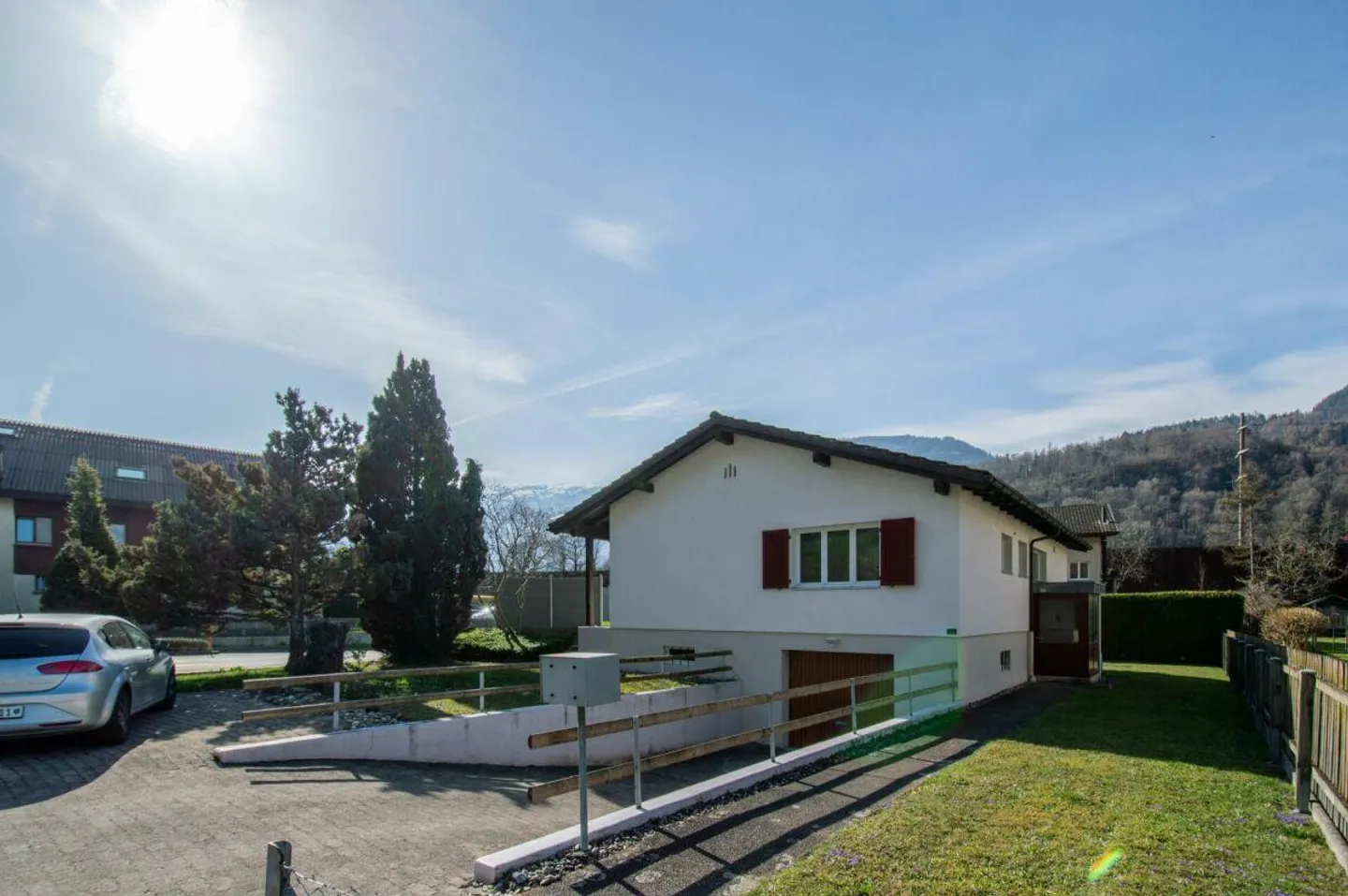 Well-maintained single-family house with outdoor area - Photo 18 of 21