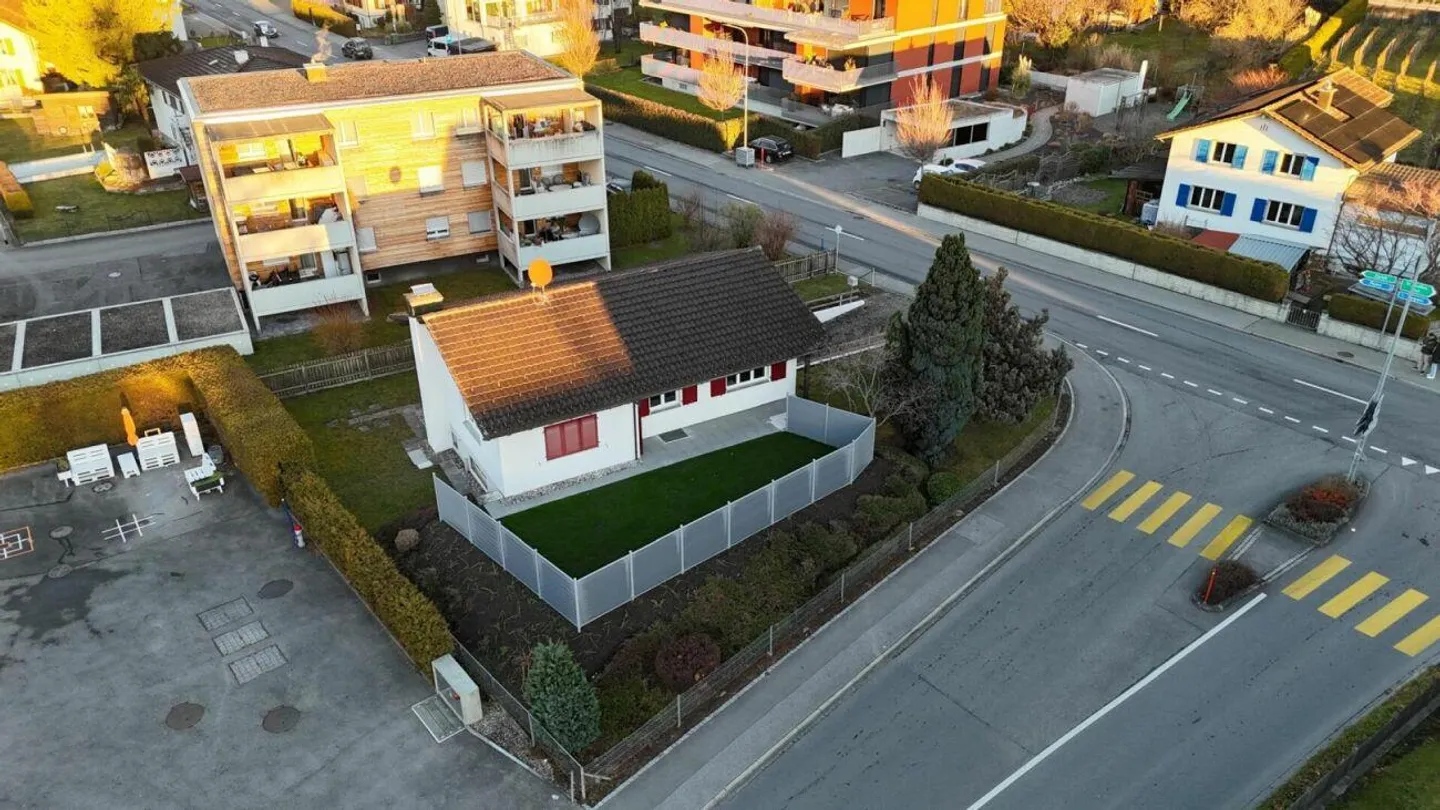 Well-maintained single-family house with outdoor area - Photo 20 of 21