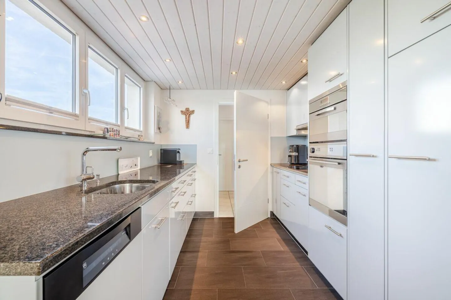 Family-friendly living with charm - Photo 4 of 8