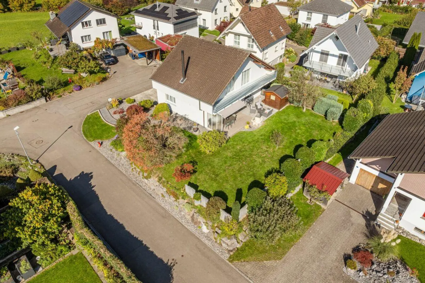 Family-friendly living with charm - Photo 8 of 8