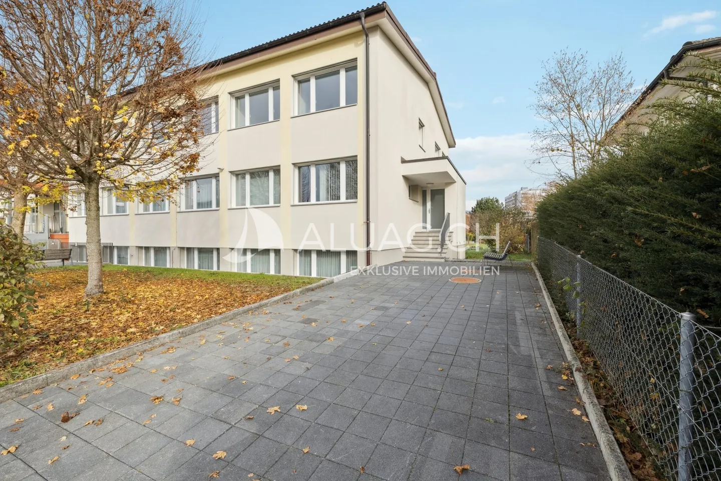 LIVING ON 2 FLOORS IN QUIET PORTMOOS - Photo 2 of 10