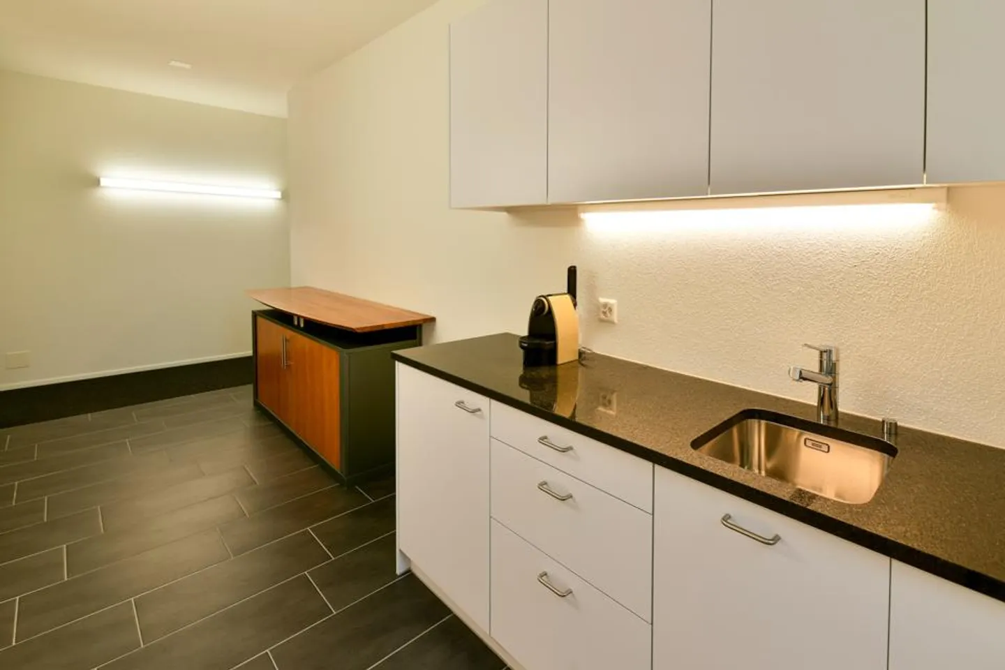 Modernes Büro zu Vermieten - Foto 6 von 7