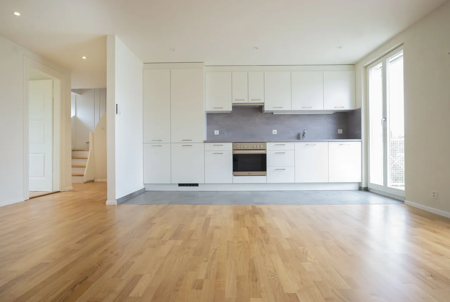 Spacieuse, nouvellement rénovée maisonette de 2,5 pièces - Photo 1 sur 6