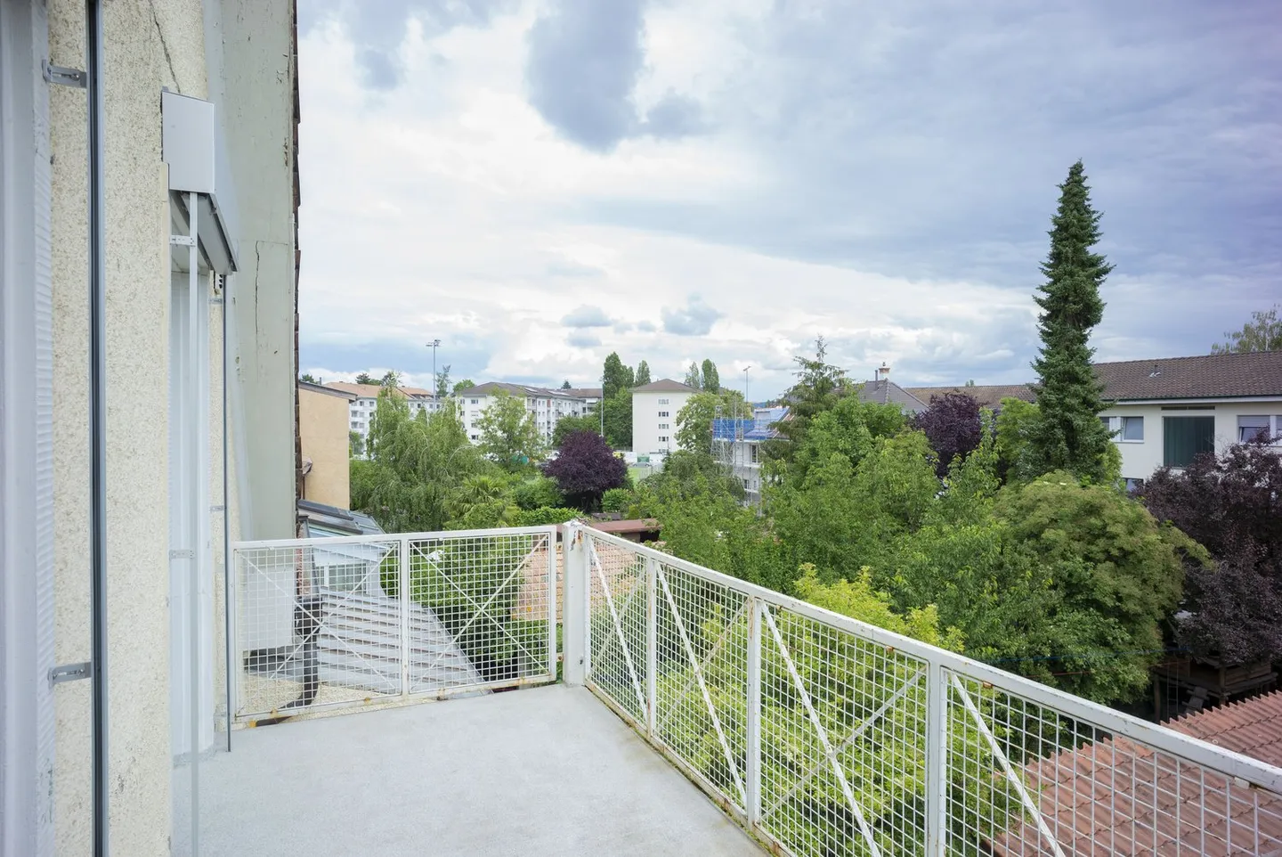 Spacieuse, nouvellement rénovée maisonette de 2,5 pièces - Photo 3 sur 6