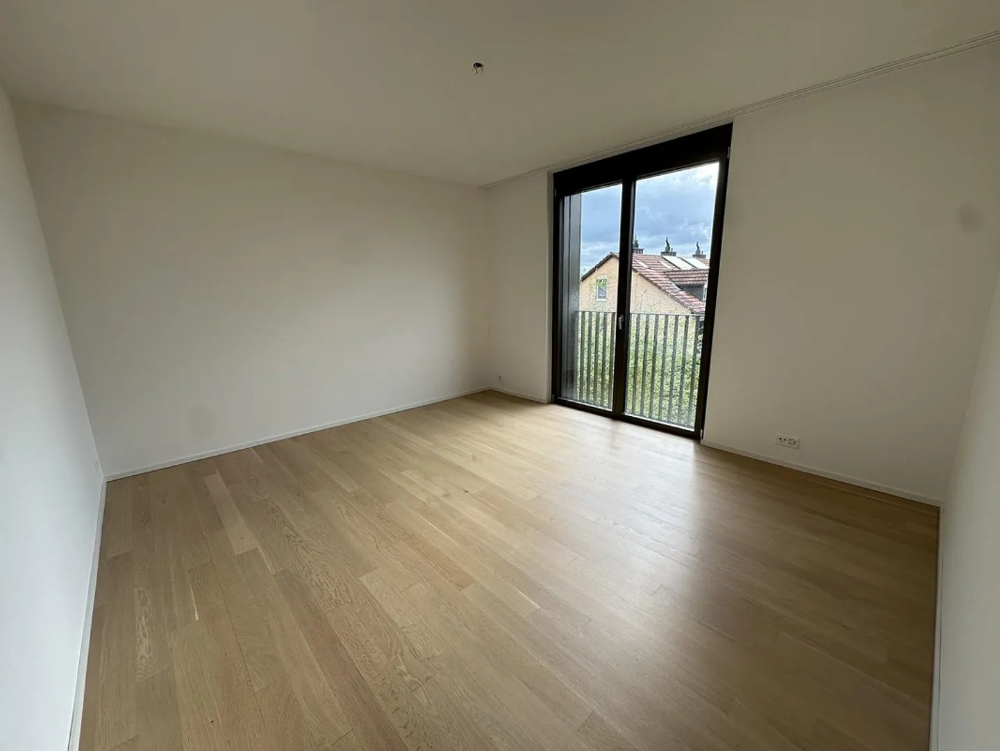 Modern 5.5-room apartment on the ground floor in a quiet neighborhood - Photo 5 of 8