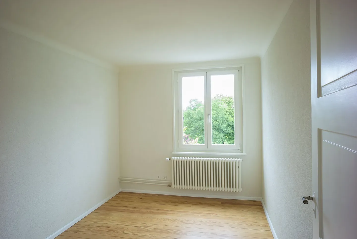 Spacieuse, nouvellement rénovée maisonette de 2,5 pièces - Photo 4 sur 6
