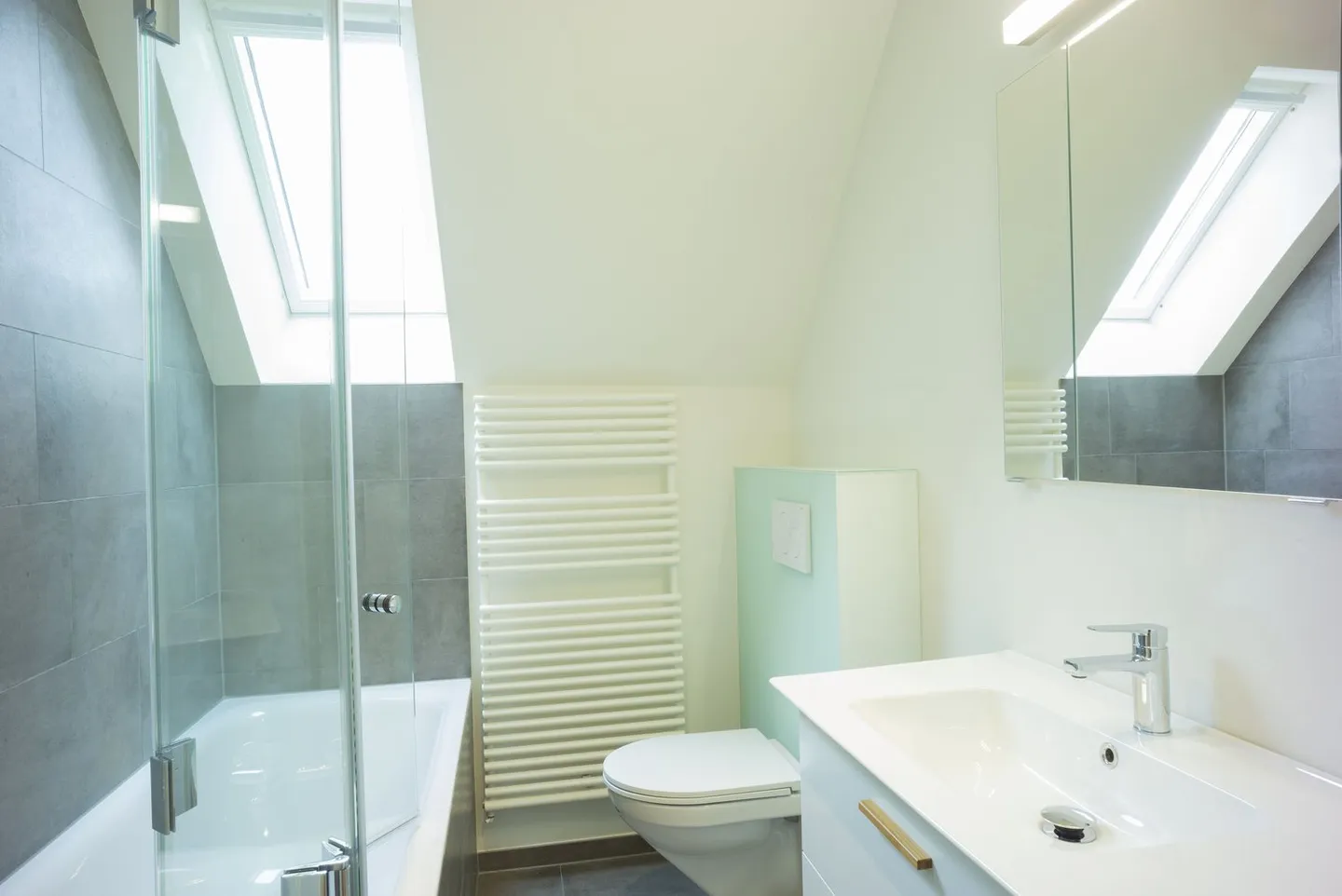 Spacieuse, nouvellement rénovée maisonette de 2,5 pièces - Photo 5 sur 6