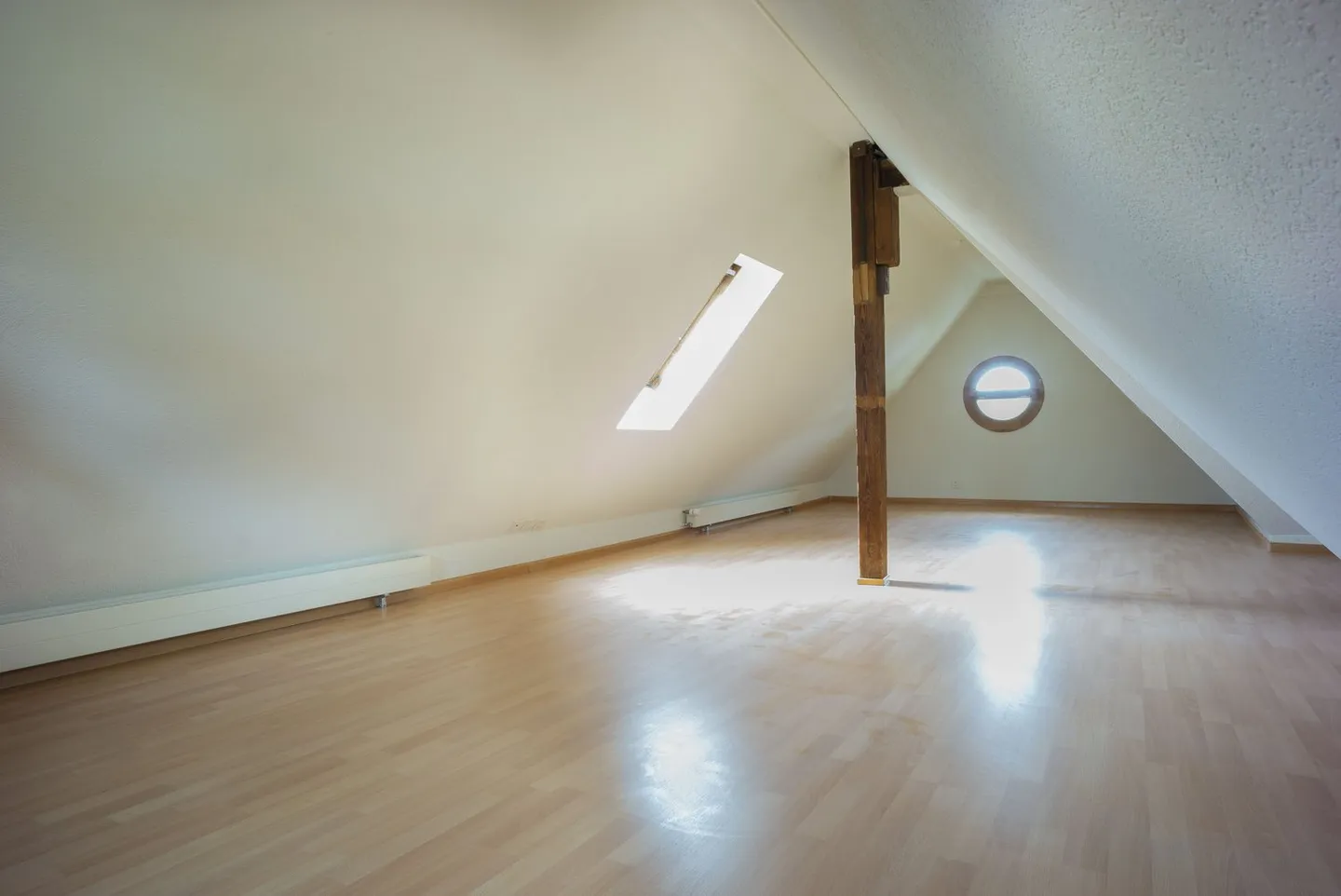 Spacieuse, nouvellement rénovée maisonette de 2,5 pièces - Photo 6 sur 6