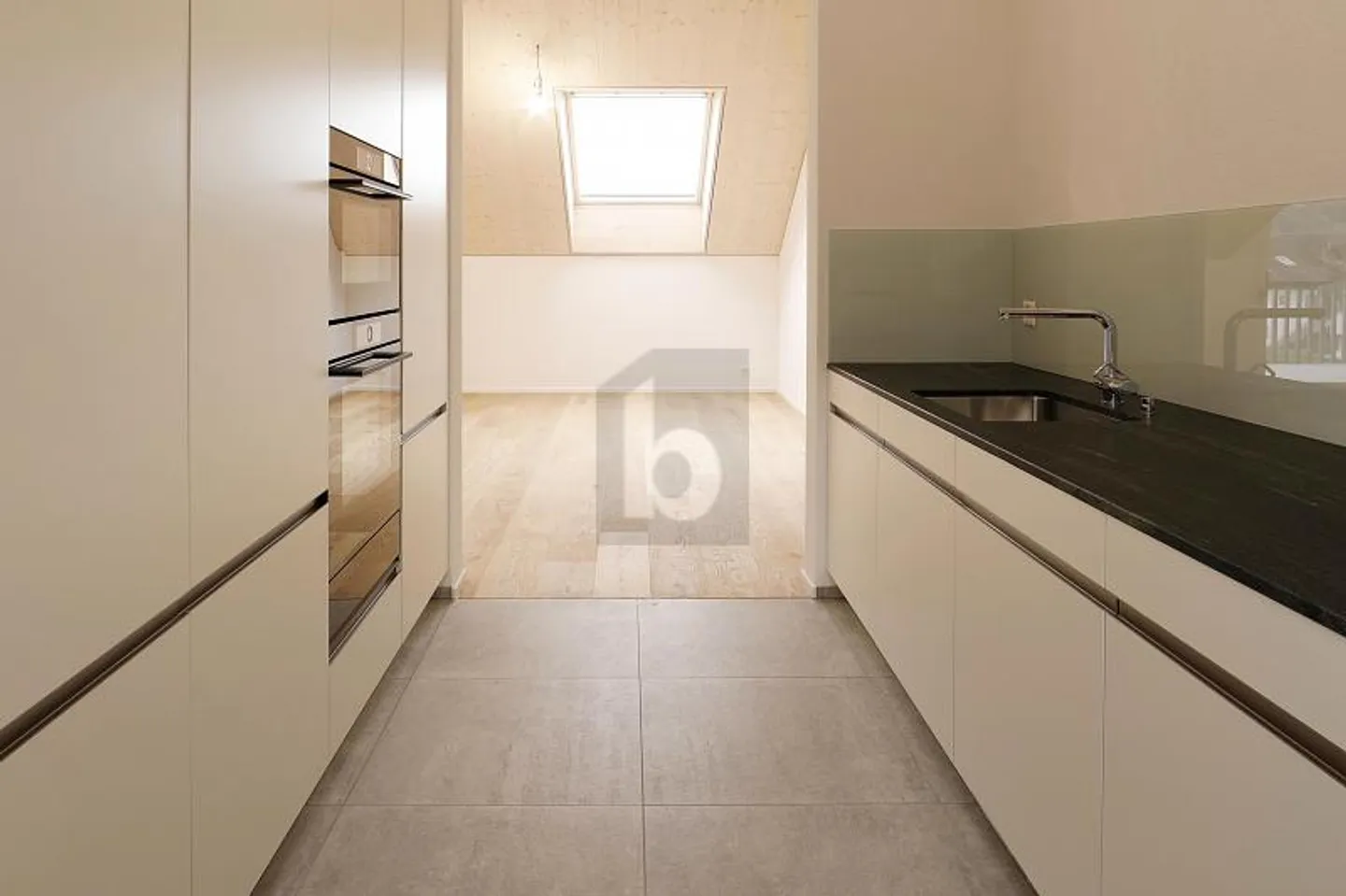 Penthouse for rent - Photo 4 of 6