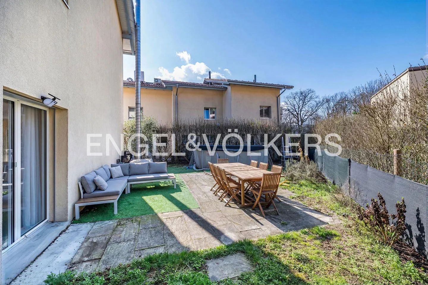 Comfort and Tranquility for the Family - Photo 3 of 13