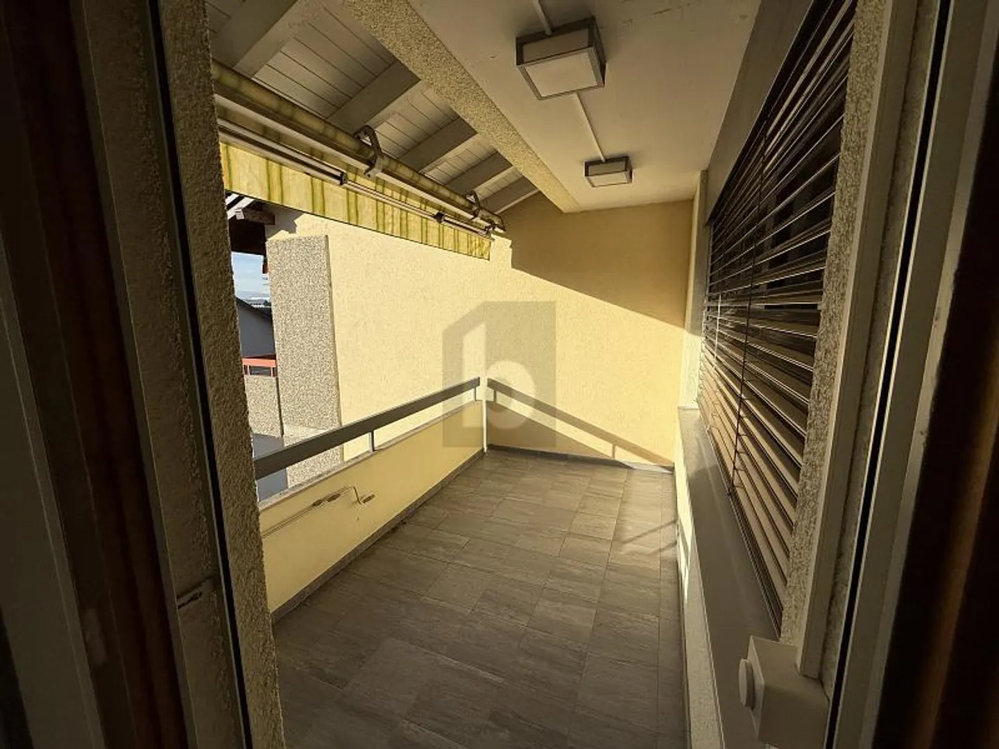 Ben tenuto con camino e balcone soleggiato! - Foto 5 di 6