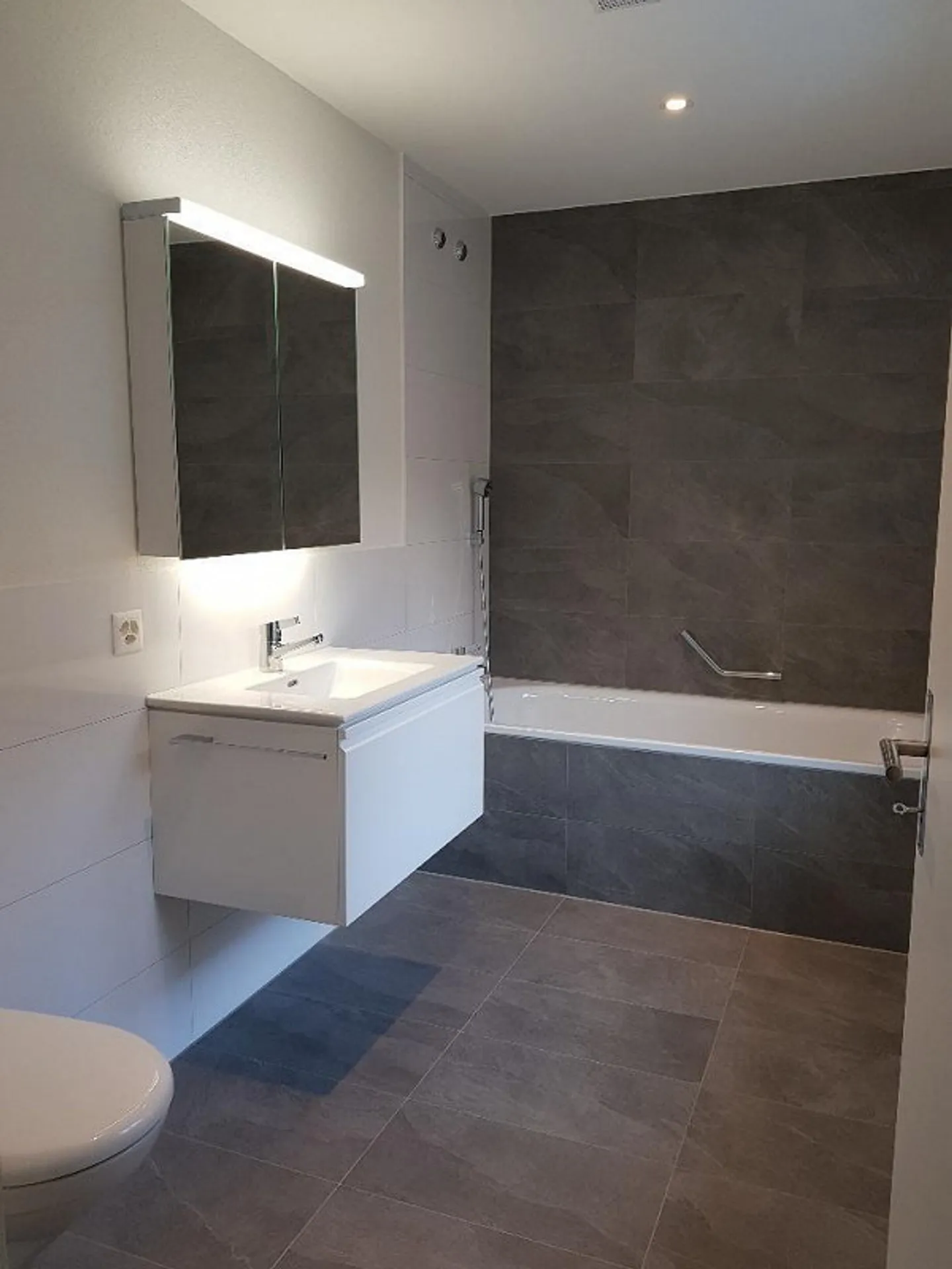 Ampio appartamento di 3,5 locali nel bel quartiere di Breiti! - Foto 5 di 8