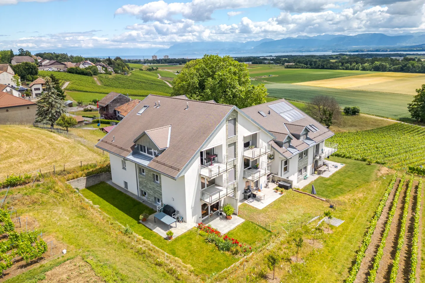 Spacieux duplex de 4,5 pièces Au coeur des vignes, vue Lac et Alpes - Photo 1 of 12