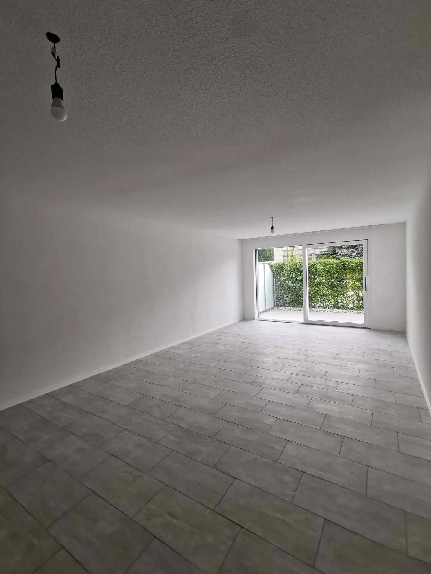 Charming Apartment with Terrace - Photo 2 of 4