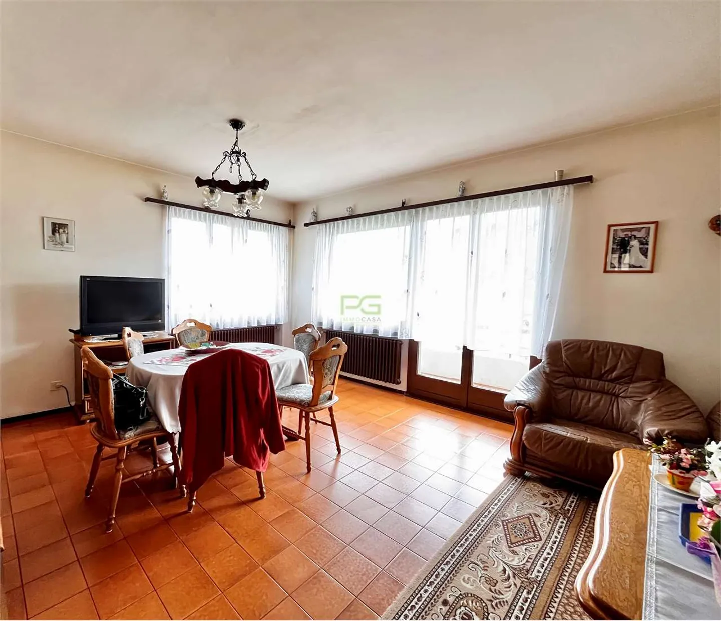 Zweifamilienhaus mit herrlicher Aussicht - Foto 3 von 13