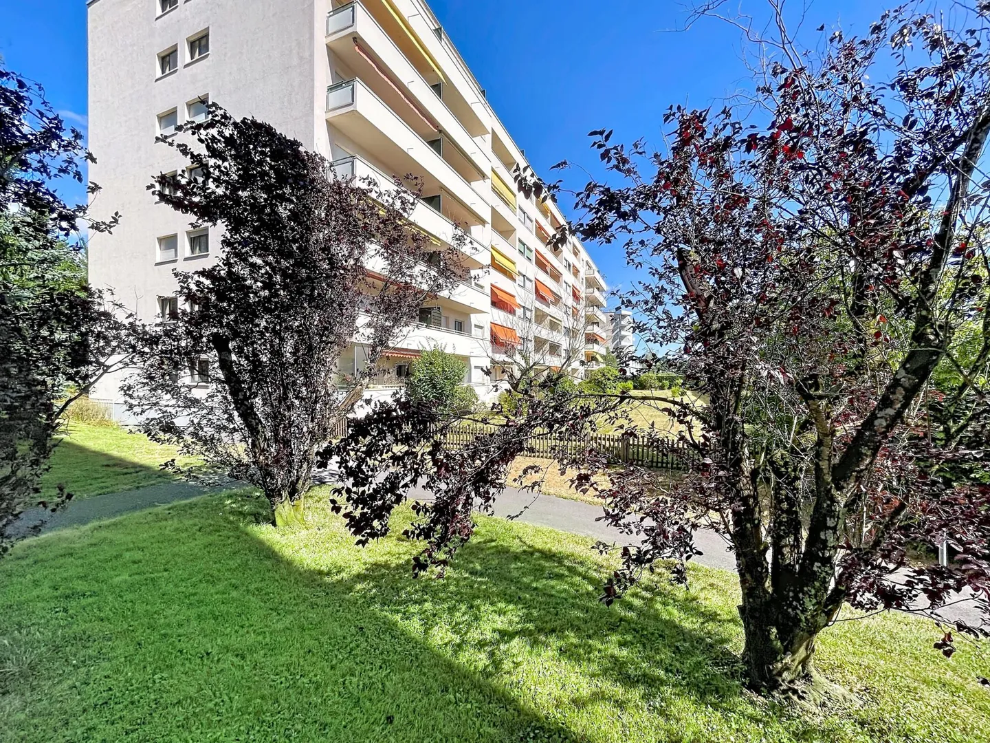 Apartment with lake & Mont-Blanc view - Photo 2 of 2