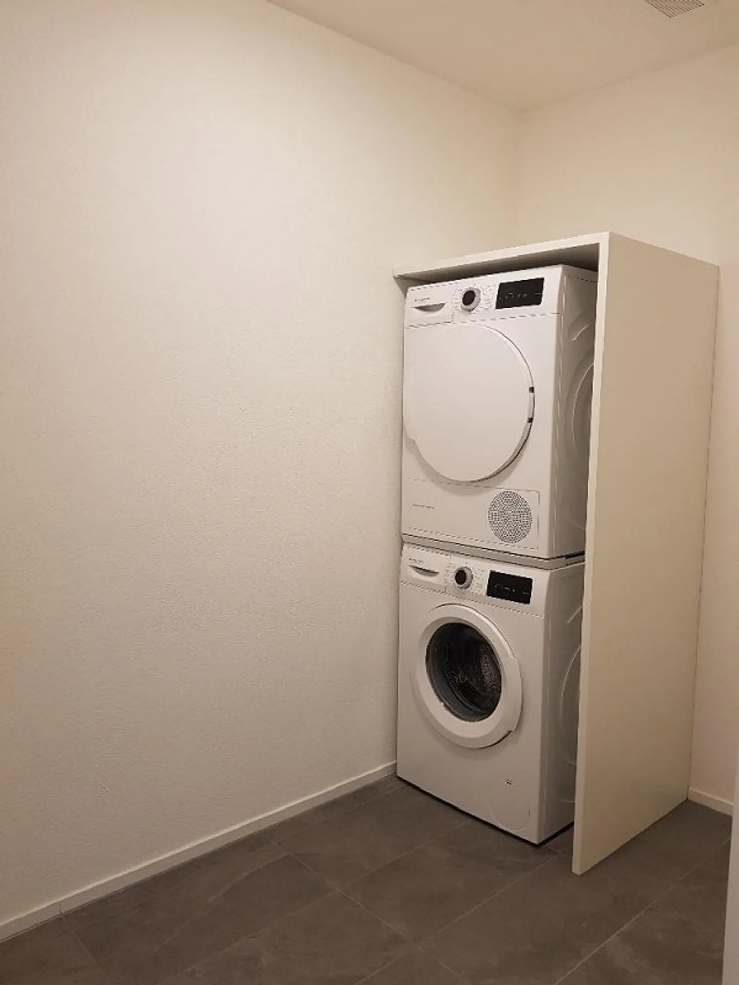 Ampio appartamento di 3,5 locali nel bel quartiere di Breiti! - Foto 7 di 8