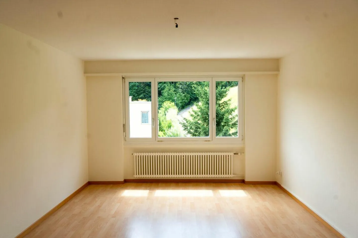 Bright 4.5 room apartment in the beautiful Riethüsli district. - Photo 2 of 11