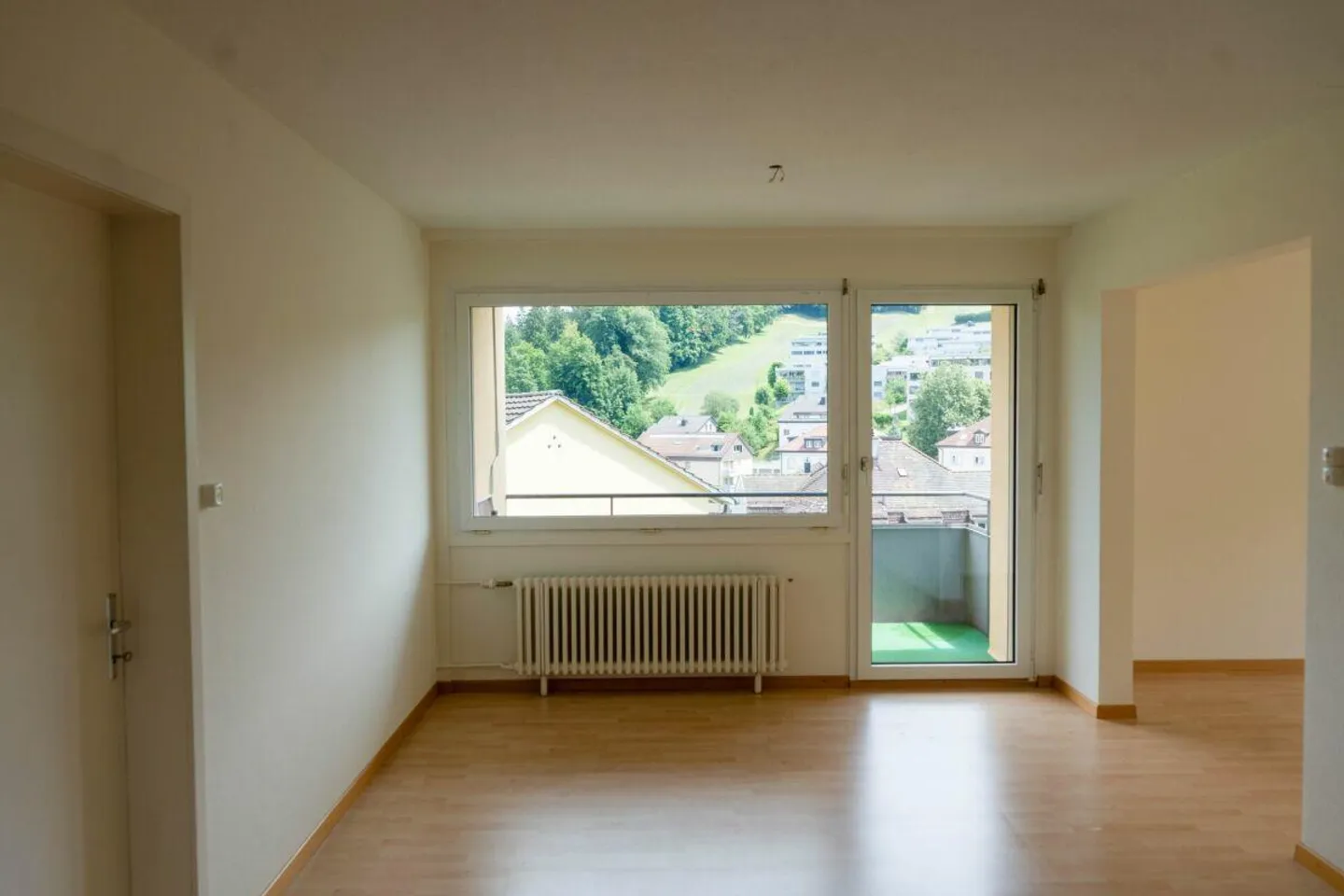 Bright 4.5 room apartment in the beautiful Riethüsli district. - Photo 4 of 11