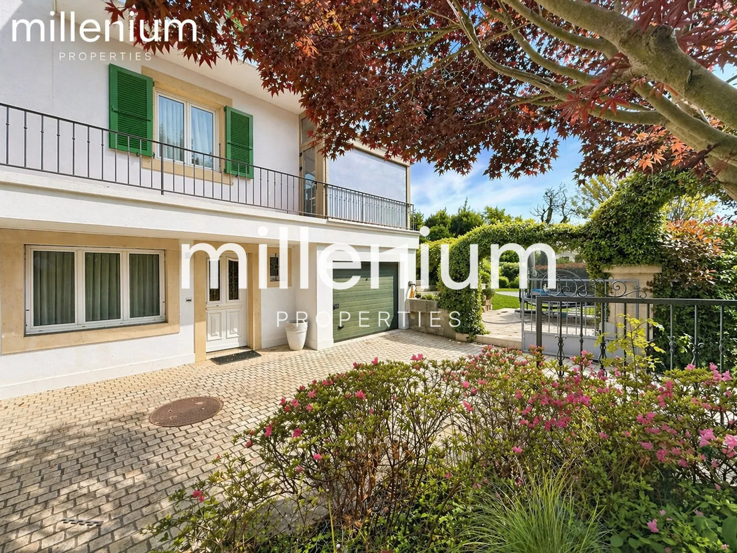 Schönes 8P Haus mit Pool in Onex - Foto 2 von 15