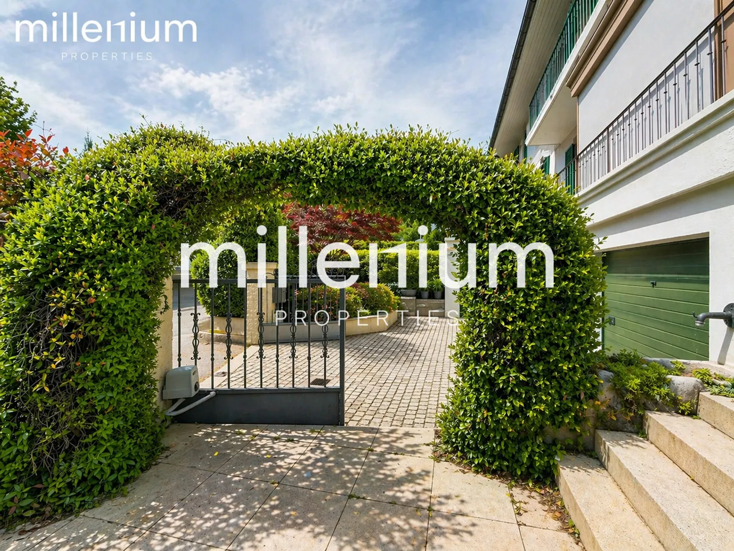 Schönes 8P Haus mit Pool in Onex - Foto 3 von 15