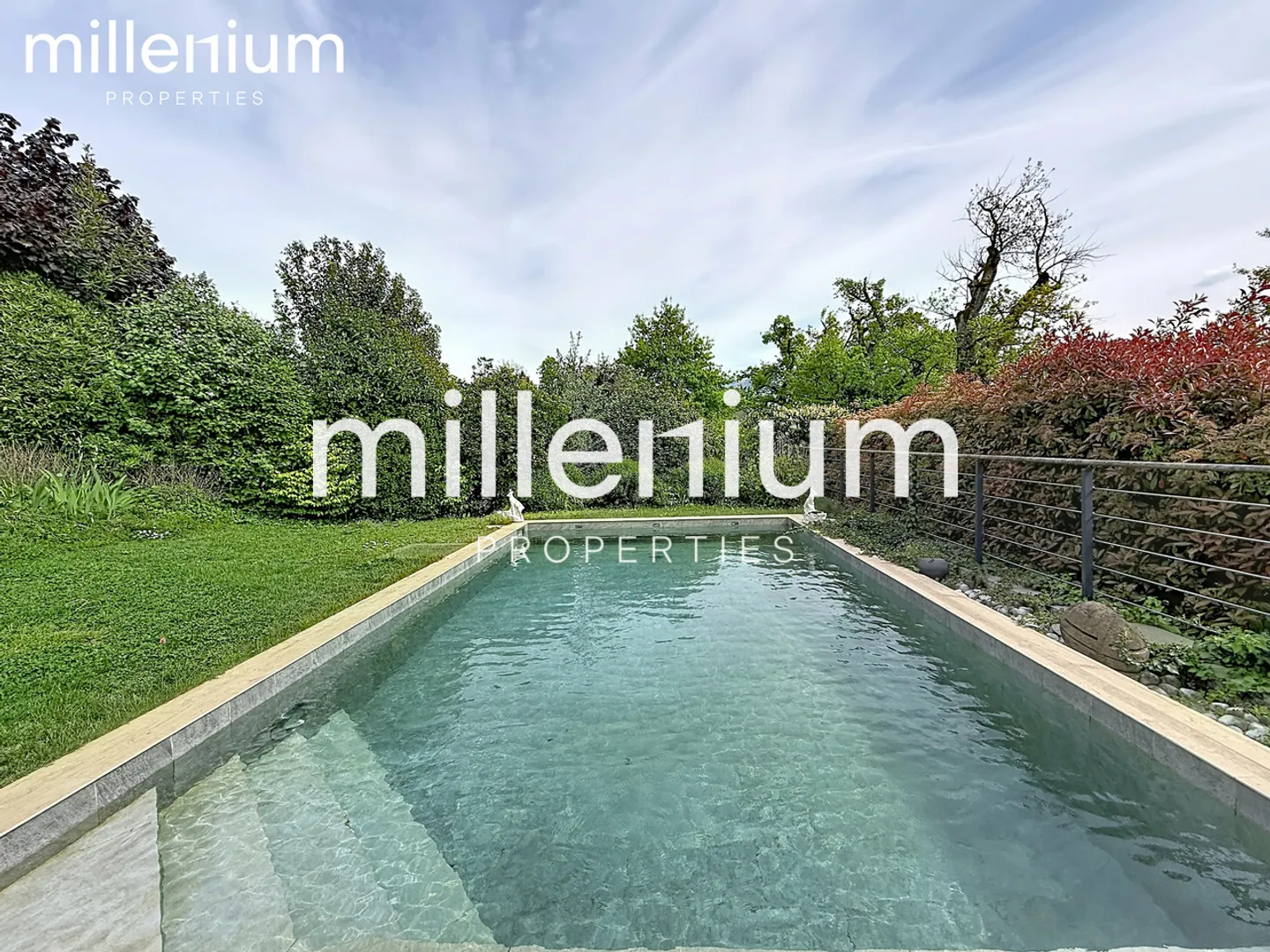 Schönes 8P Haus mit Pool in Onex - Foto 1 von 15