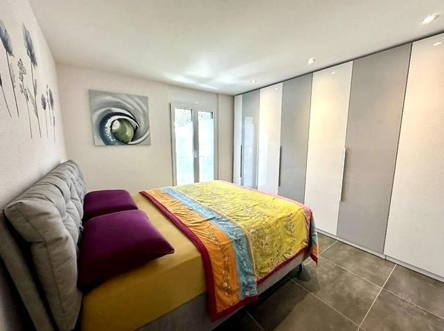 «3 1/2-Zimmer-Attika-Wohnung an sehr zentraler, ruhiger, sonniger Aussichtslage / appartamento attico di 3 1/2 loc, centrale, soleggiata e tranquilla» - Foto 5 di 16