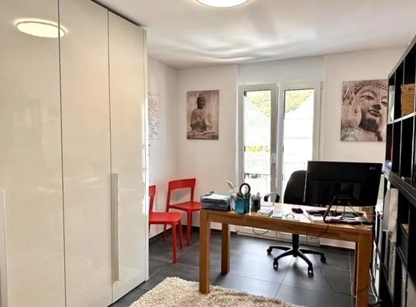 «3 1/2-Zimmer-Attika-Wohnung an sehr zentraler, ruhiger, sonniger Aussichtslage / appartamento attico di 3 1/2 loc, centrale, soleggiata e tranquilla» - Foto 6 di 16