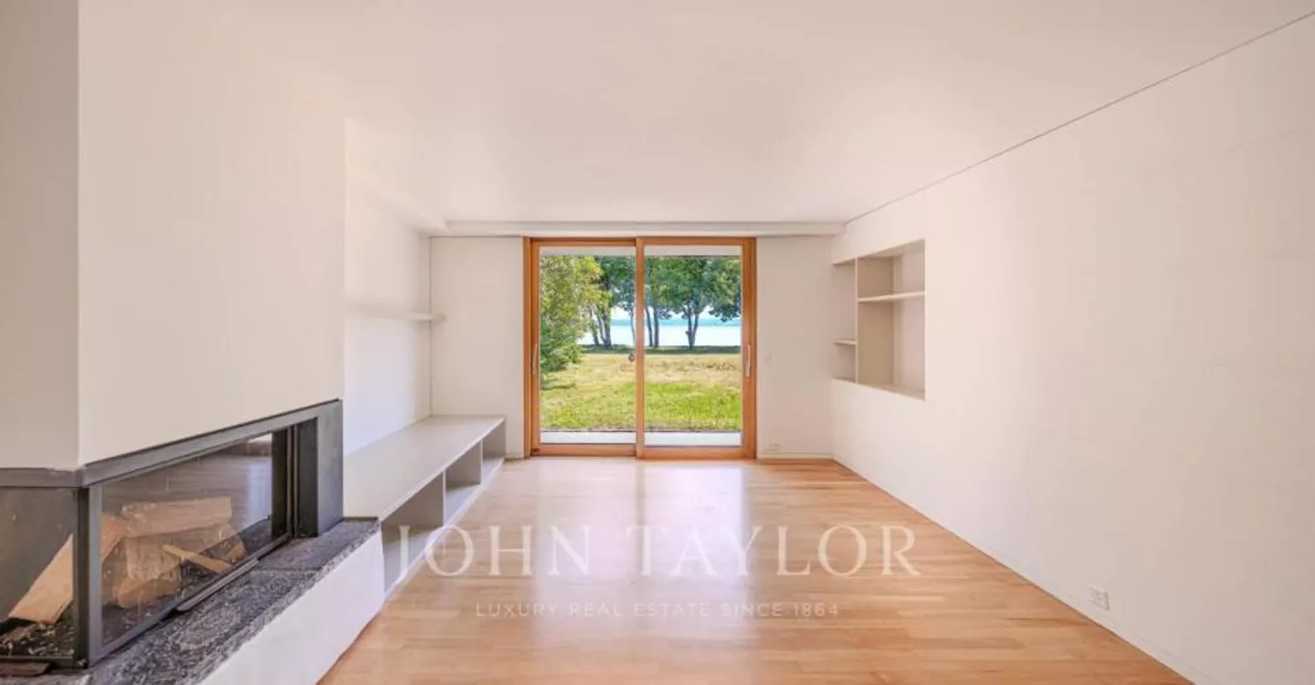 Villa pieds dans l'eau avec 7'585m2 - Photo 4 sur 12