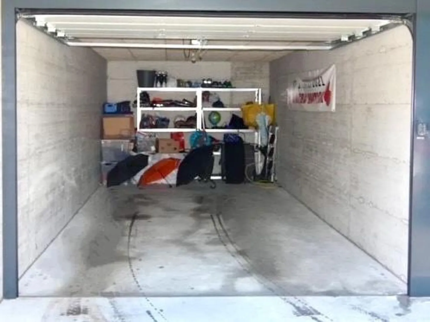 «3 1/2-Zimmer-Attika-Wohnung an sehr zentraler, ruhiger, sonniger Aussichtslage / appartamento attico di 3 1/2 loc, centrale, soleggiata e tranquilla» - Foto 13 di 16